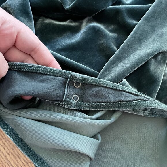 Abercrombie & Fitch Wmn S Green Velvet Criss-Cross Straps Cowl Neck Bodysuit NWT - Picture 6 of 13